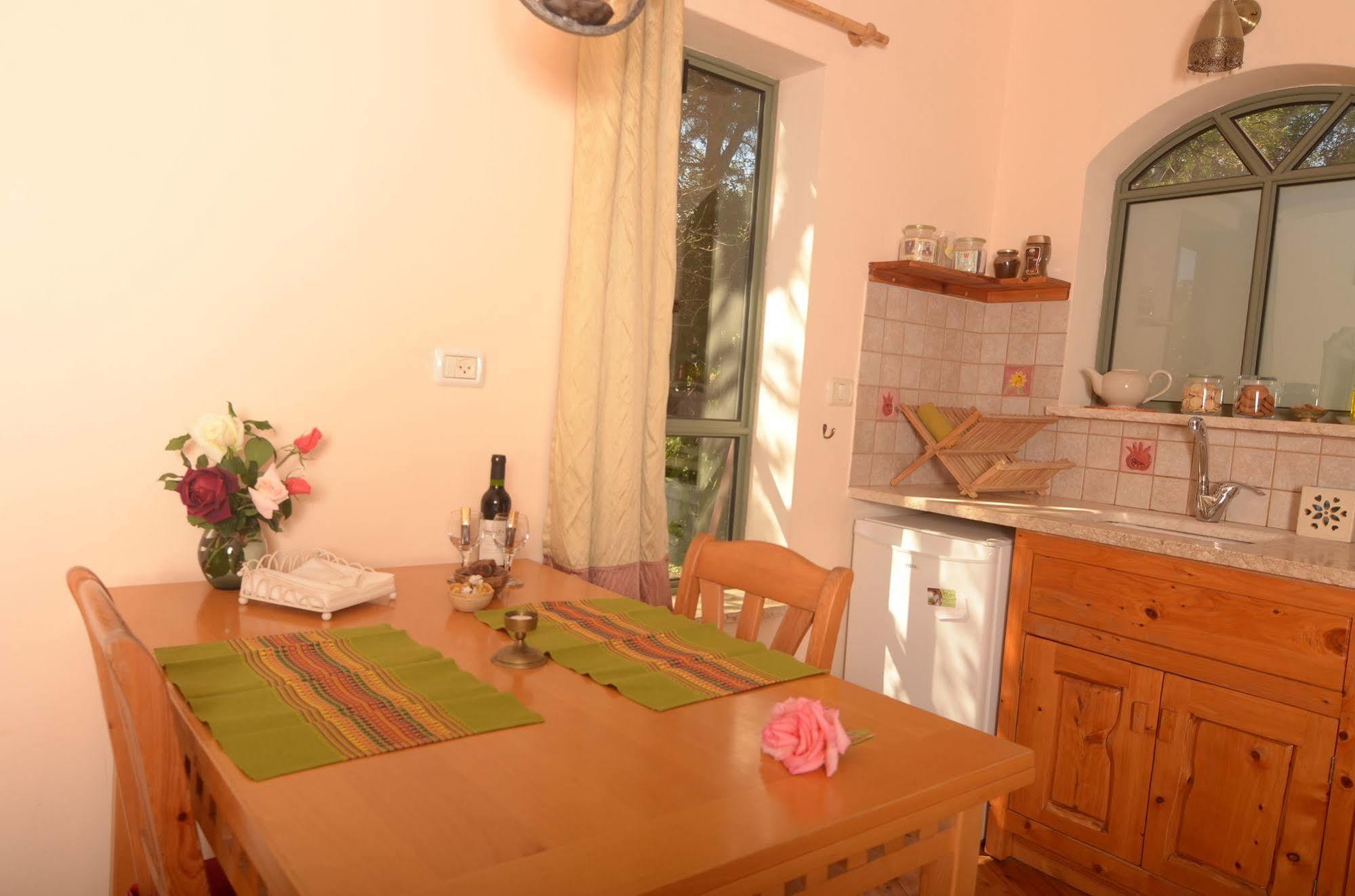 Rose Garden - Gan Vradim Chalet Amirim