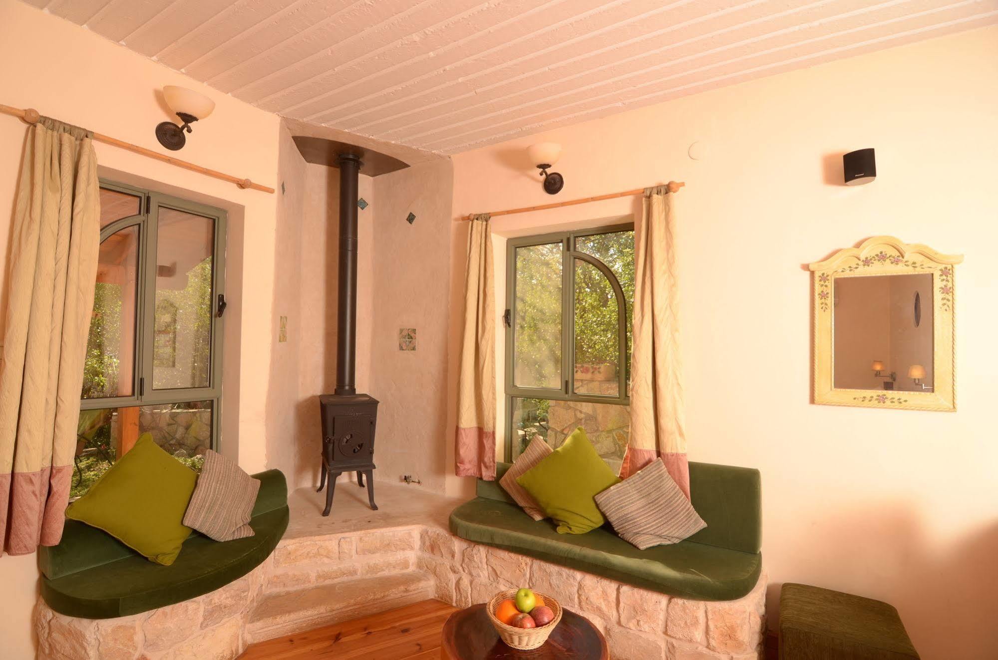 Rose Garden - Gan Vradim Chalet Amirim